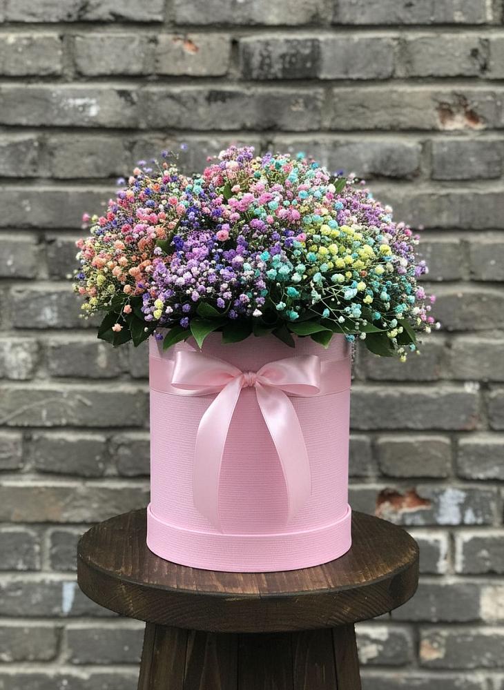 Цветочная композиция из Гипсофила и Розы в шляпной коробке в Заболотье