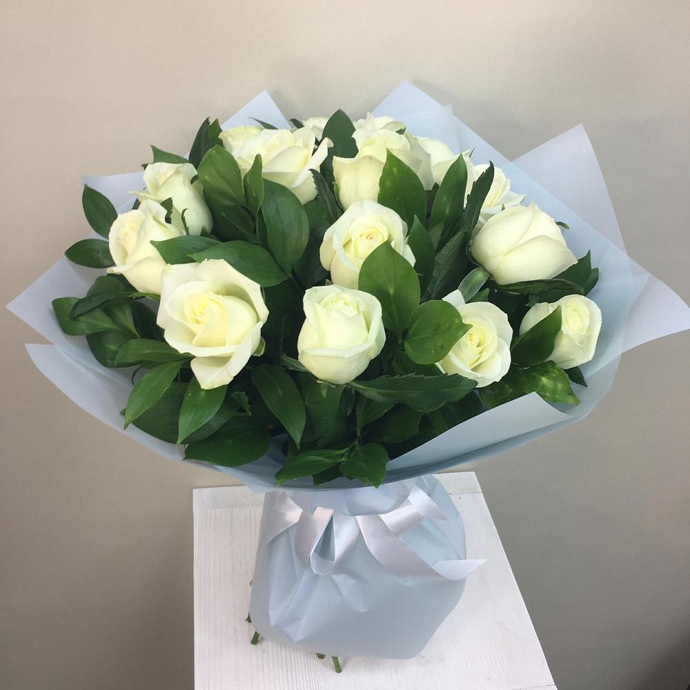 Букет 15 Белых роз Проуд в Заболотье