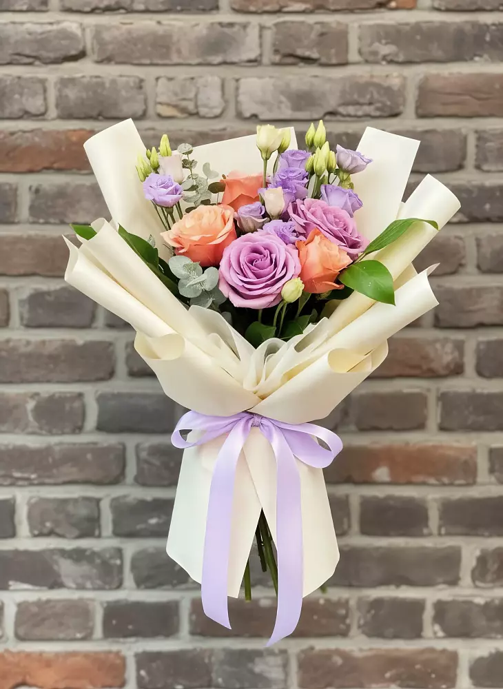 Букет цветов из: Лизиантусы и Розы в Заболотье