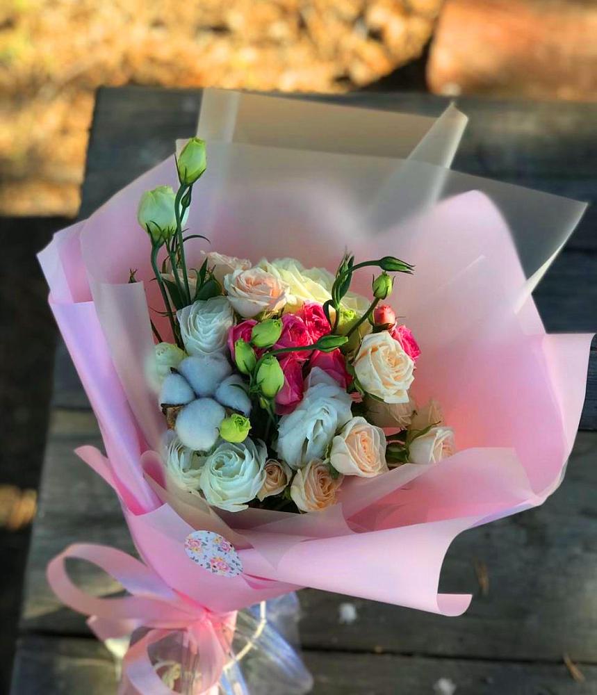 Букет цветов из: Розы и Лизиантусы в Заболотье