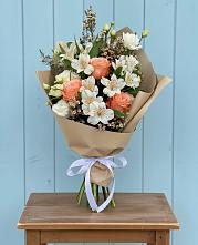 Букет цветов из:  Альстромерии, Лизиантусы, Розы и Хризантемы в Заболотье