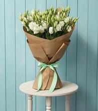 Букет цветов из:  Лизиантусы в Заболотье