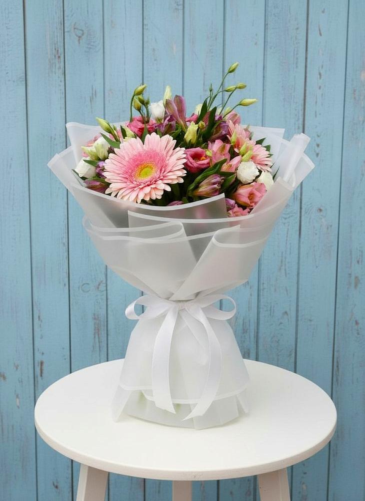 Букет цветов из: Герберы, Альстромерии и Лизиантусы в Заболотье