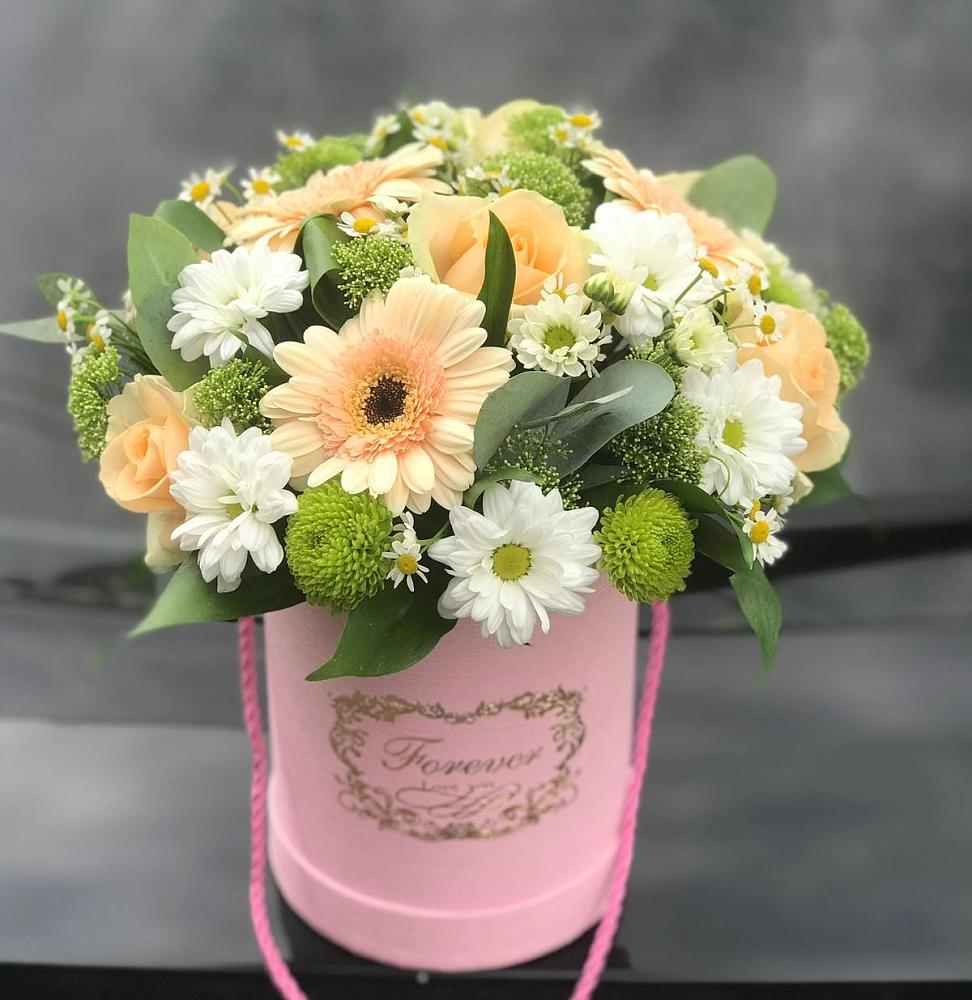 Цветочная композиция из Розы, Герберы и Хризантемы в шляпной коробке в Заболотье