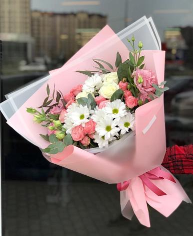 Букет цветов из: Розы, Лизиантусы и Хризантемы в Заболотье